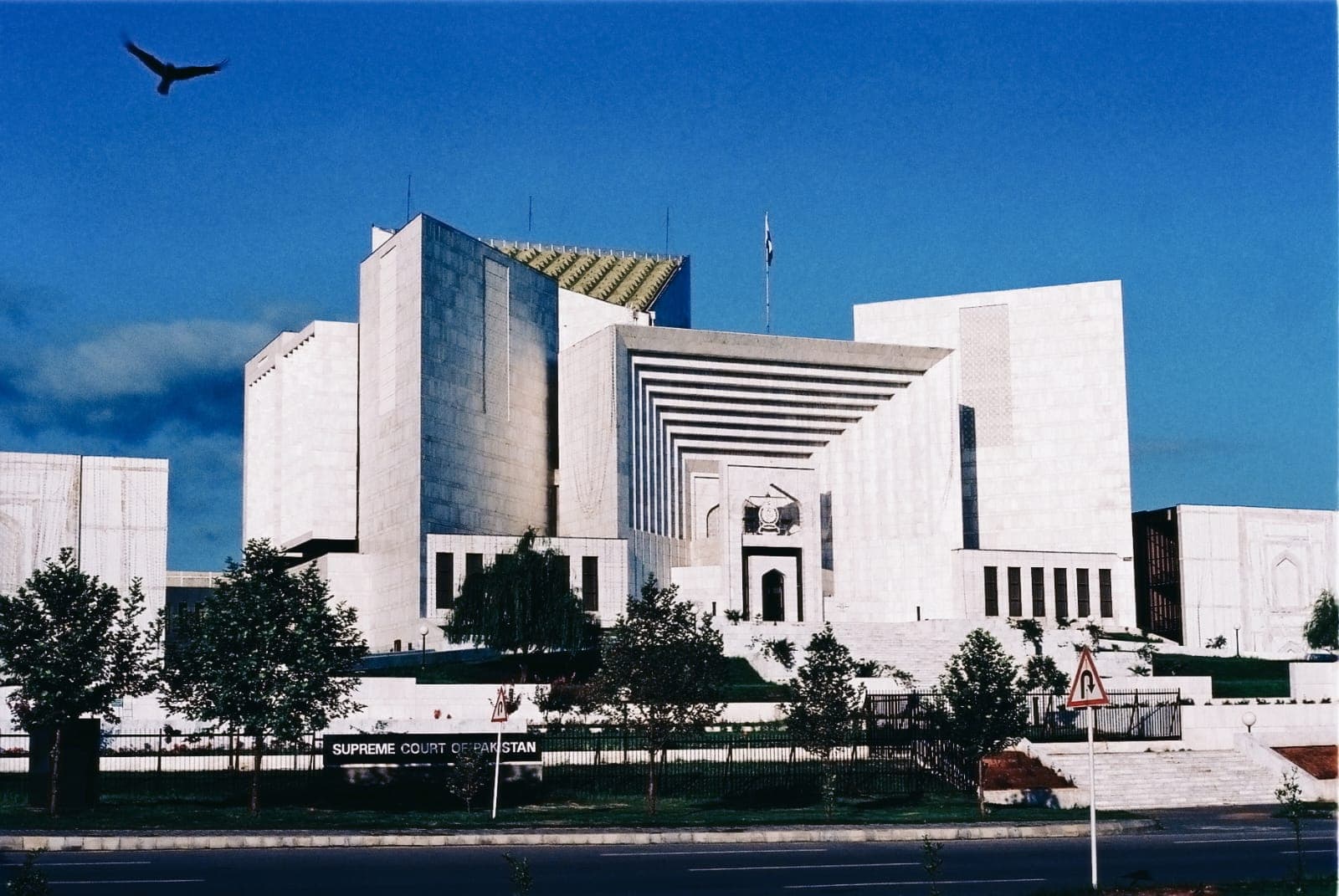 Supreme Court Reaffirms Right of Appeal as a Substantive Right: Key Clarifications on Oral Gifts Under Islamic Law